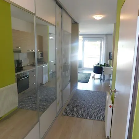 Lägenhet Relax Apartman *
